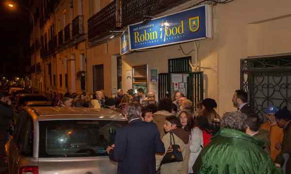 Ресторан «Робин Гуд» в Испании кормит бедных, а платят богатые!