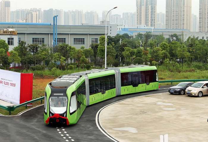 Трамвай, которому не нужны рельсы и провода, появился на улицах китайских городов