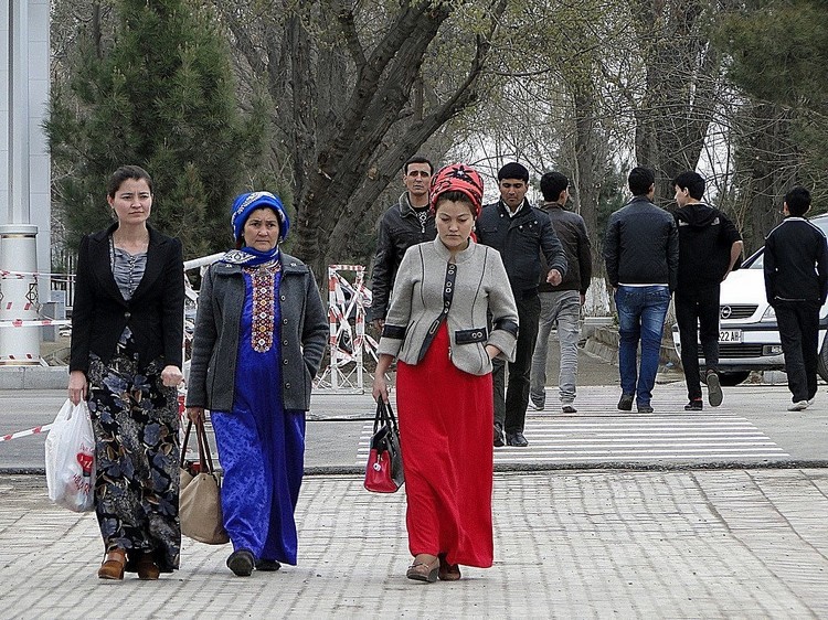 Власти Туркменистана запретили выезд за границу большинству граждан