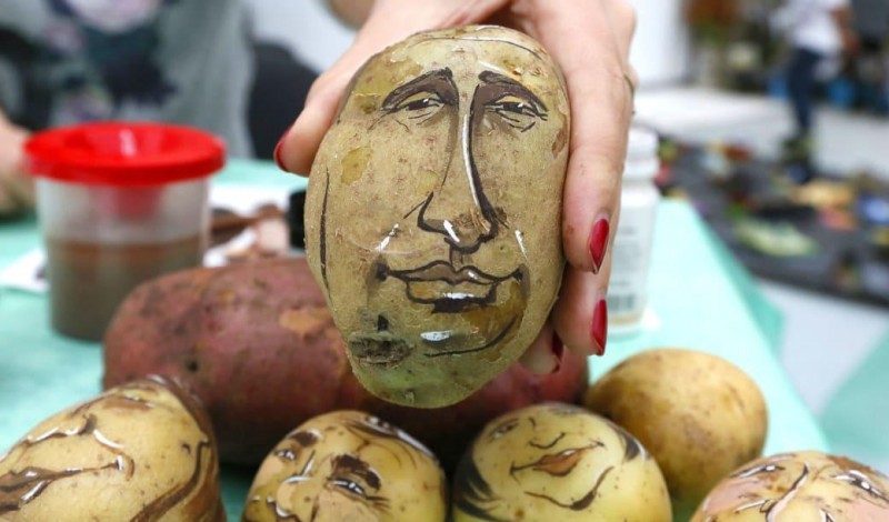 Вещи из российских сувенирных лавок, которые удивили иностранцев