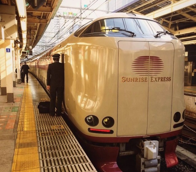 Японский "ночной поезд" Sunrise Izumo/Seto
