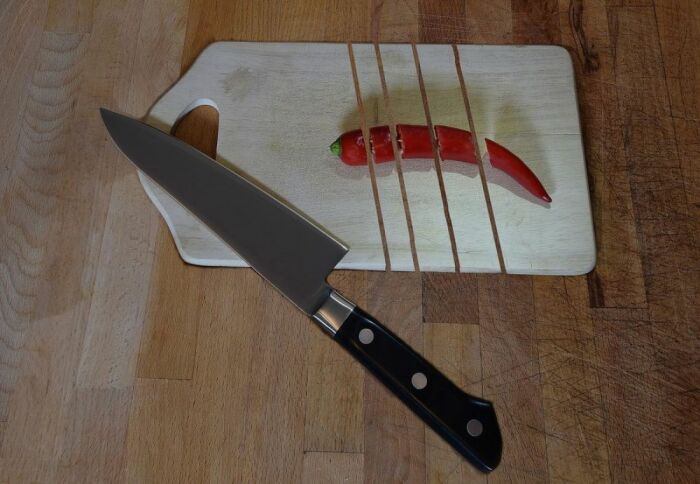 Как заточить ножи без камней и заточки