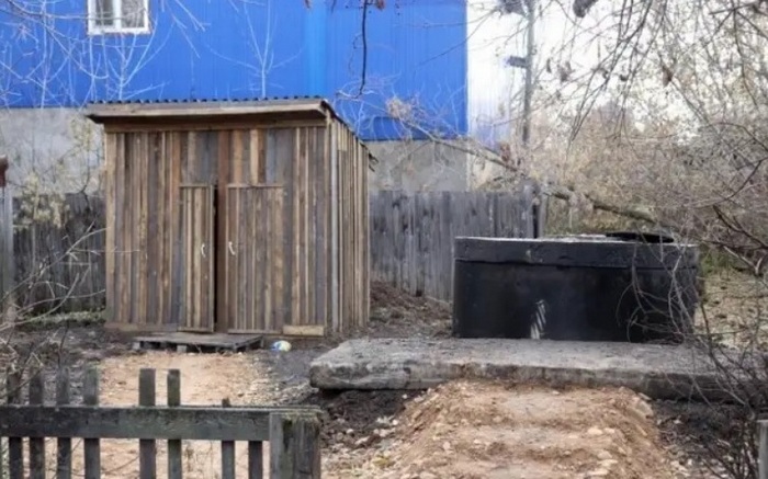 В Иркутской области для трех многоквартирных домов построили туалеты в