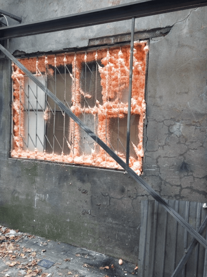 Монтажная пена поможет везде!