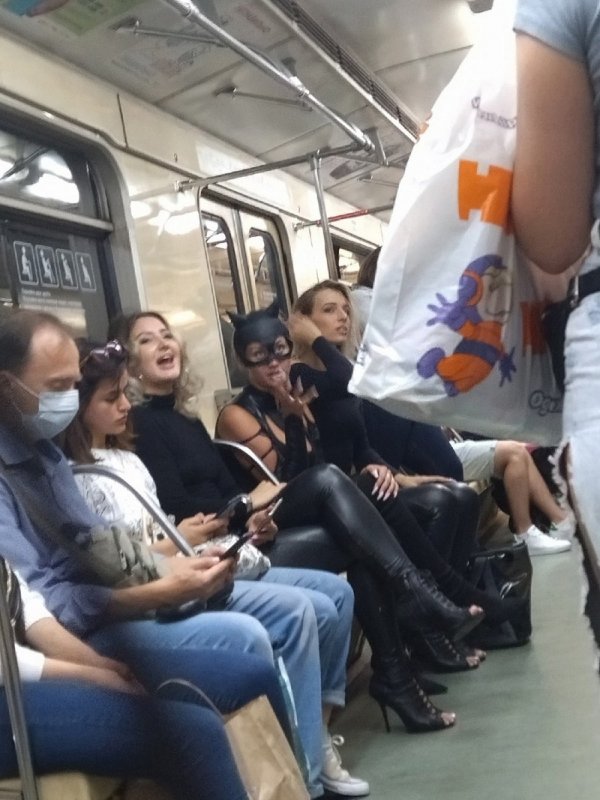Чудаки и модники из метро