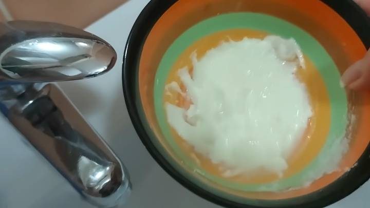 Лайфак - смешать соль и дешёвую зубную пасту