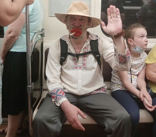 Чудаки и модники из метро