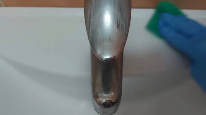 Лайфак - смешать соль и дешёвую зубную пасту