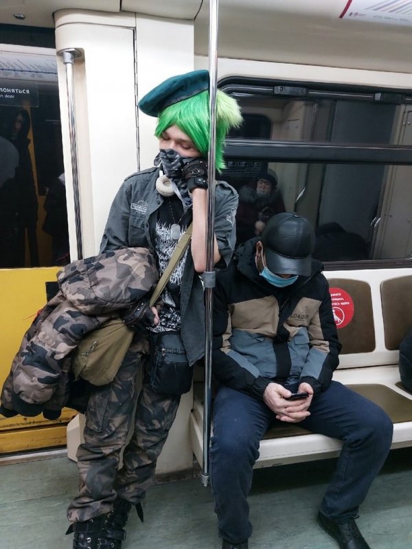 Чудаки и модники из метро