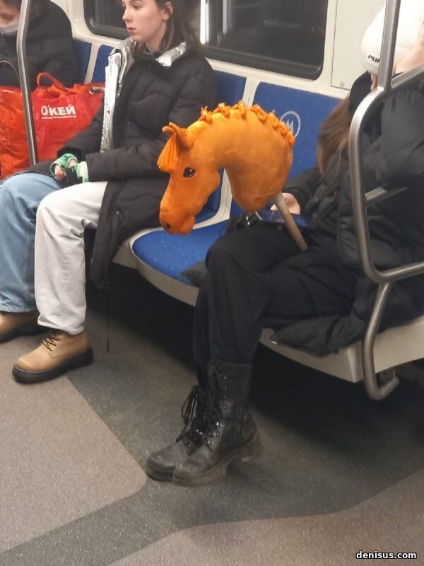 Чудаки и модники из метро