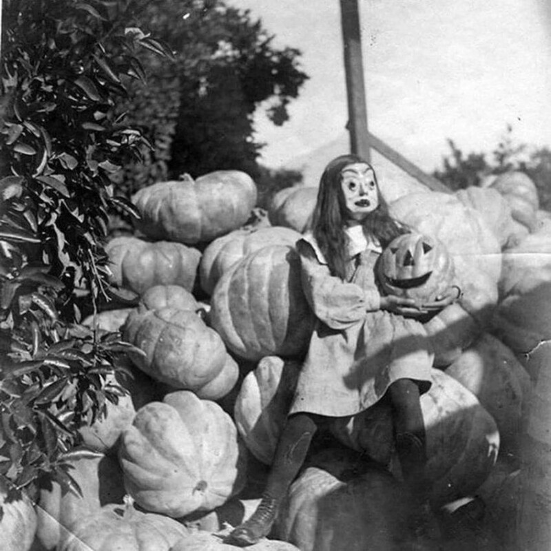Как наряжались на Хэллоуин сто лет назад