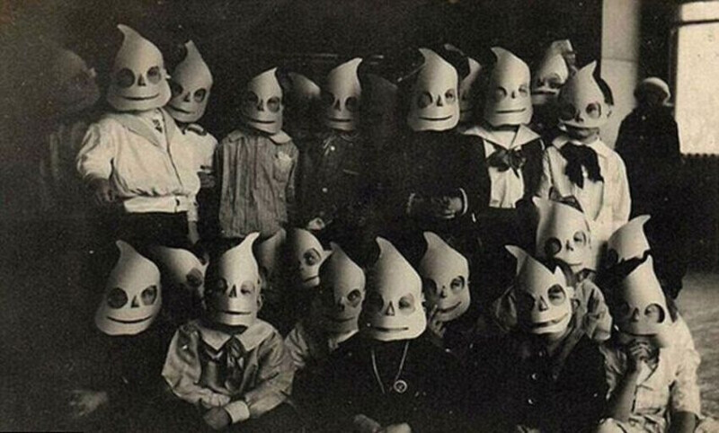 Как наряжались на Хэллоуин сто лет назад