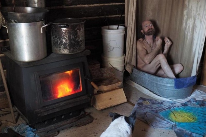 Семья Атчли ушла 18 лет назад от цивилизации жить в глушь на Аляске