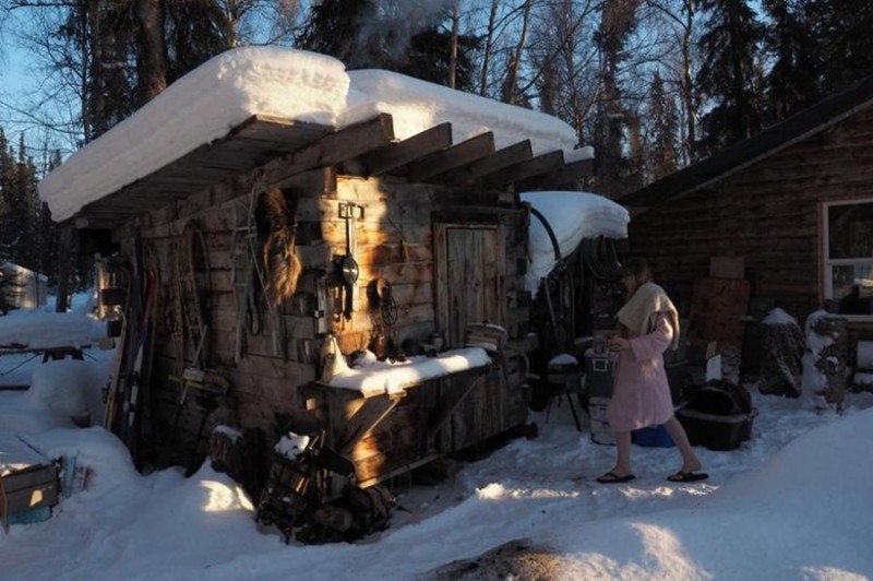 Семья Атчли ушла 18 лет назад от цивилизации жить в глушь на Аляске